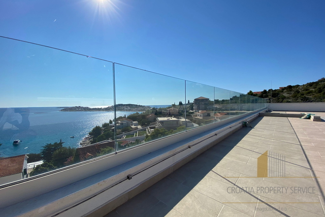 Luksuzni penthouse s krovnom terasom i pogledom na more – Sevid, okolica Trogira!