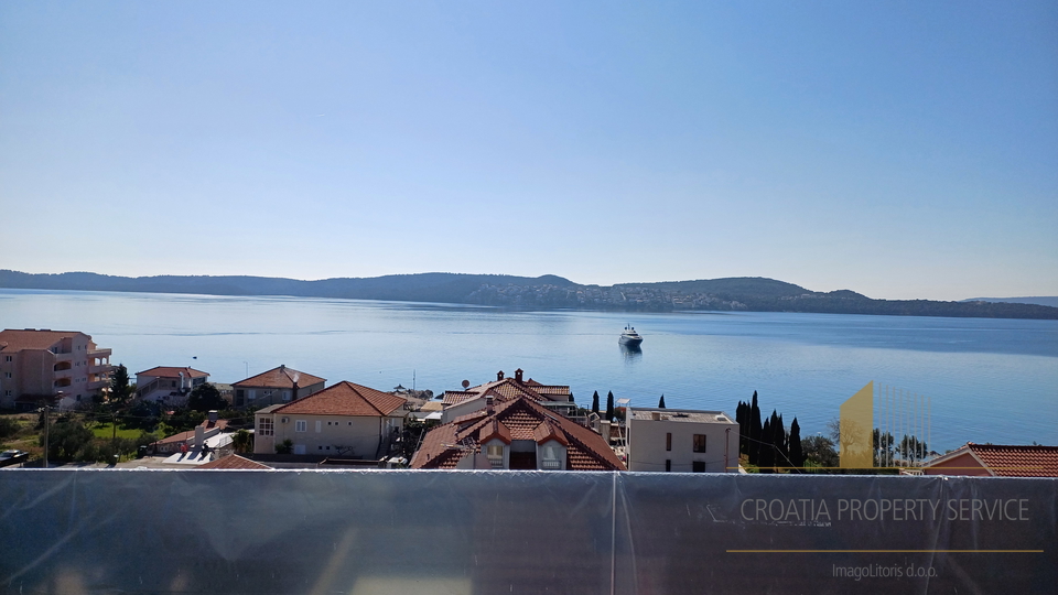 Lussuoso attico con vista mare in una moderna costruzione – Seget Donji!