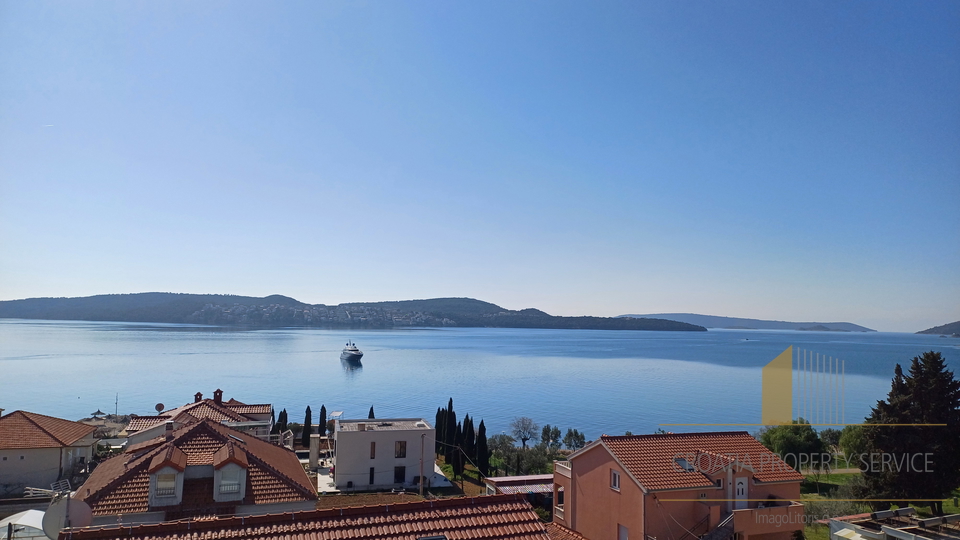 Lussuoso attico con vista mare in una moderna costruzione – Seget Donji!