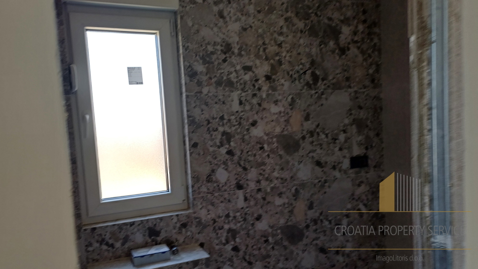 Lussuoso attico con vista mare in una moderna costruzione – Seget Donji!