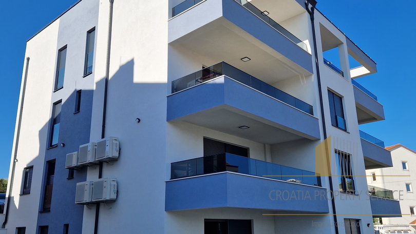 Luxurious penthouse with rooftop terrace and panoramic sea view – Okrug Gornji!