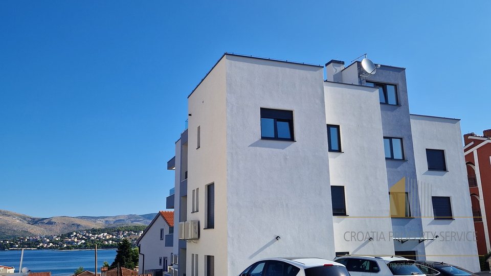 Moderen penthouse s panoramskim razgledom na morje – Okrug Gornji!