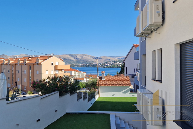 Luxurious penthouse with rooftop terrace and panoramic sea view – Okrug Gornji!
