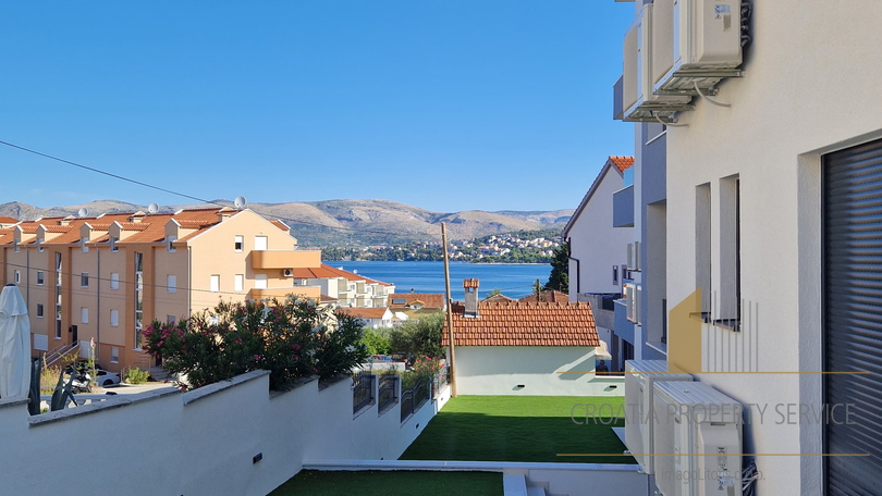 Luxurious penthouse with rooftop terrace and panoramic sea view – Okrug Gornji!