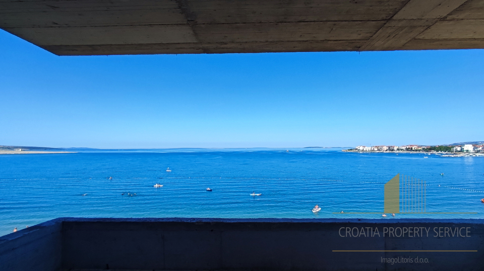 Attico di lusso con terrazza sul tetto in nuova costruzione, fronte mare, sull'isola di Pag!