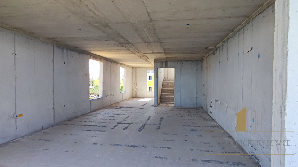 Attico di lusso con terrazza sul tetto in nuova costruzione, fronte mare, sull'isola di Pag!