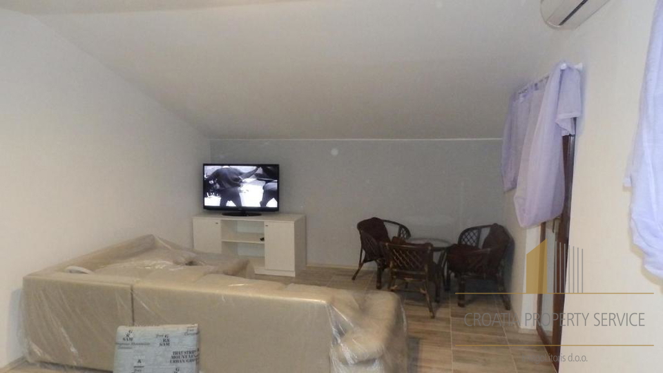 Apartmajska hiša s bazenom 650 m od morja – Zaton, Šibenik