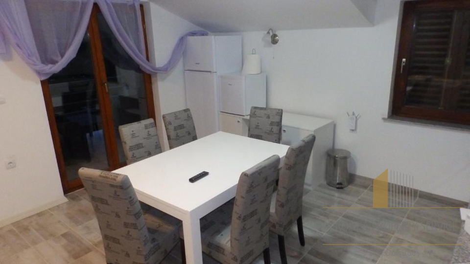 Apartmajska hiša s bazenom 650 m od morja – Zaton, Šibenik