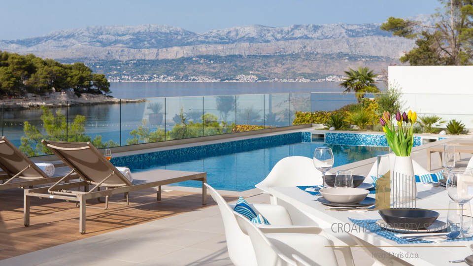 Luxury villa in a prestigious location first row to the sea on the island of Brac!