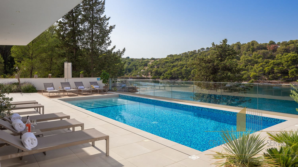 Luxury villa in a prestigious location first row to the sea on the island of Brac!