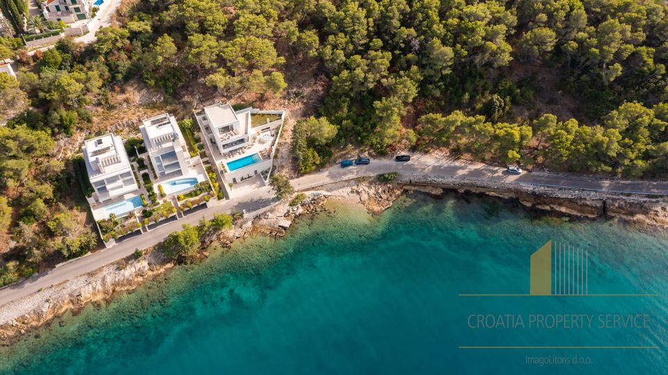 Luxusvilla in prestigeträchtiger Lage in erster Reihe zum Meer auf der Insel Brac!