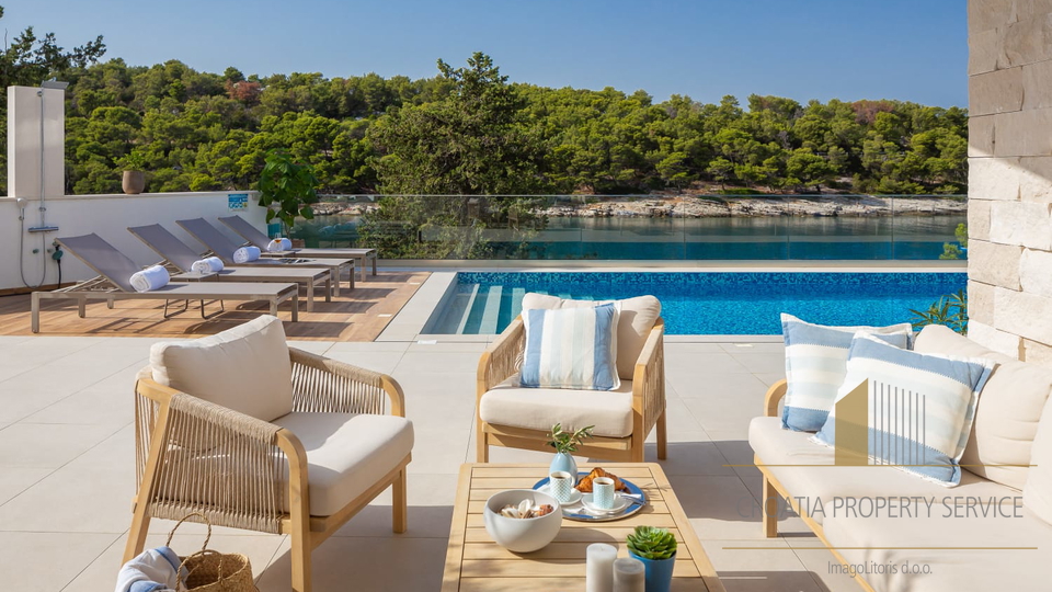 Luxury villa in a prestigious location first row to the sea on the island of Brac!