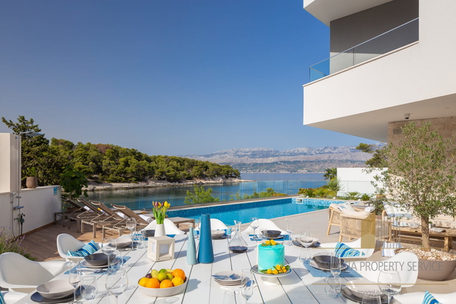 Luxurious villa in a prestigious location, first row by the sea on the island of Brač!