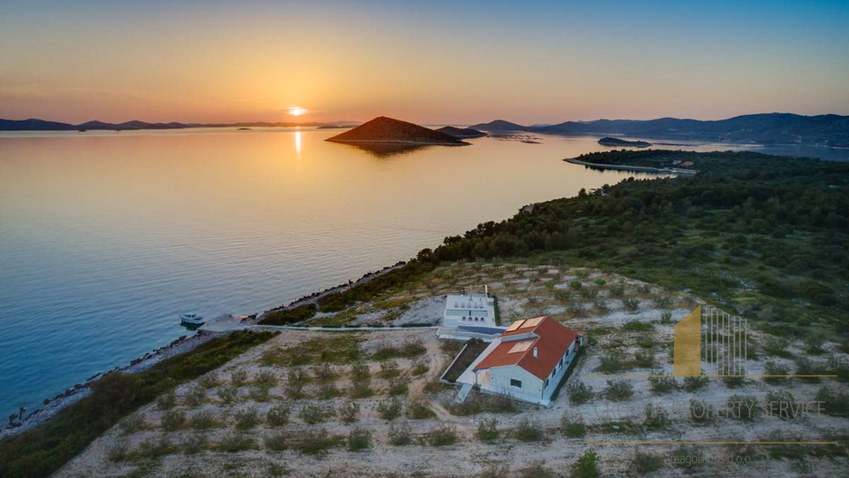 Unique island villa in an exclusive location of 47500 m2. land with an olive grove and its own mooring!