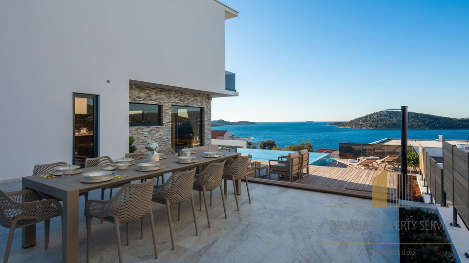 Modern luxury villa with sea views near Rogoznica!