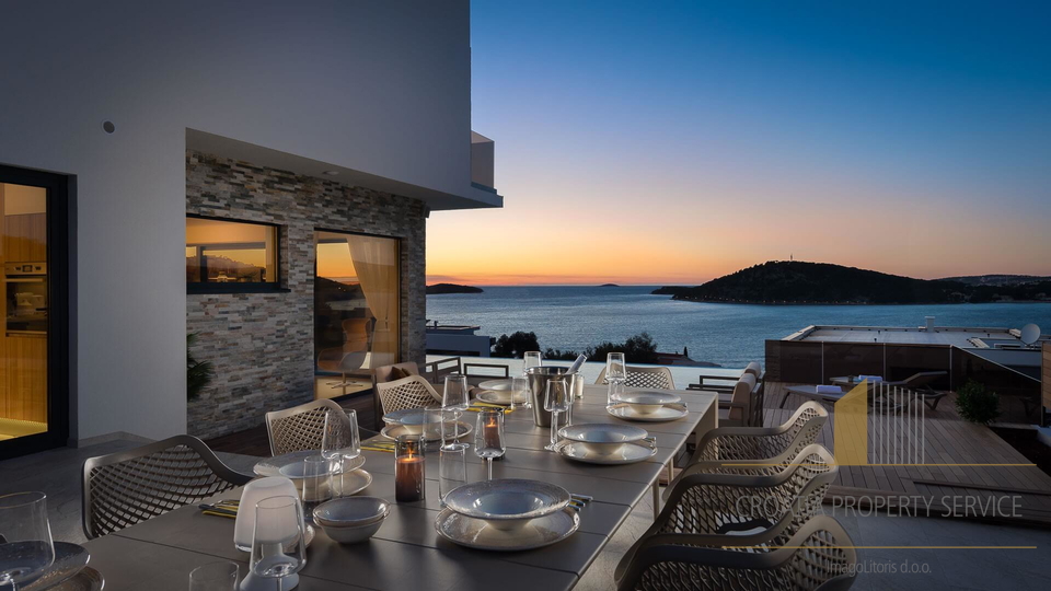 Modern luxury villa with sea views near Rogoznica!