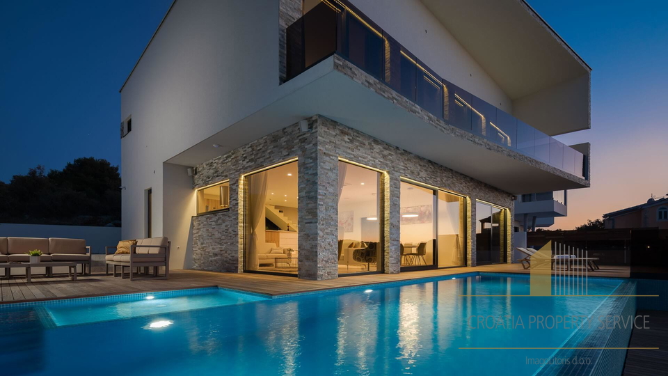 Modern luxury villa with sea views near Rogoznica!