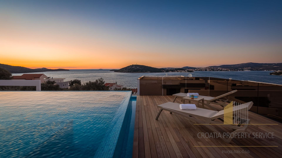 Modern luxury villa with sea views near Rogoznica!