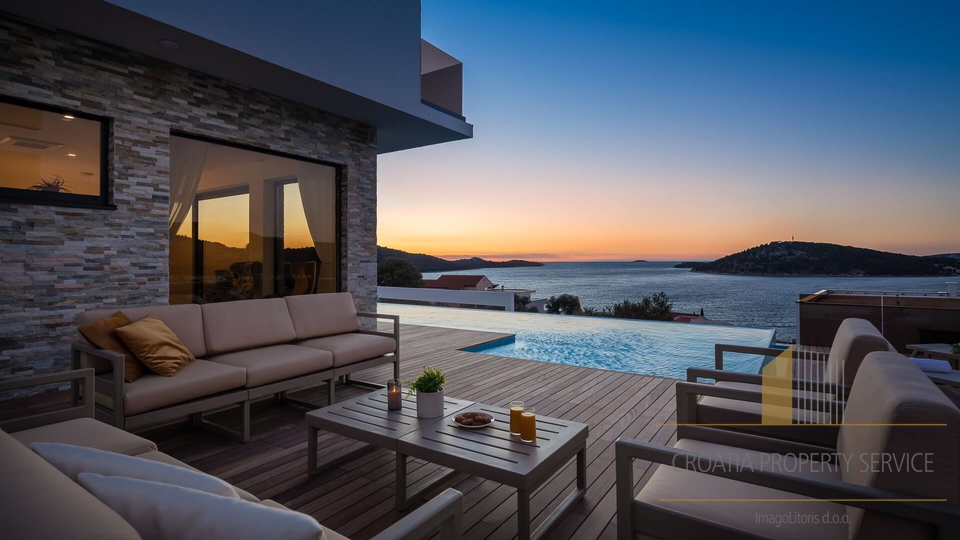 Modern luxury villa with sea views near Rogoznica!