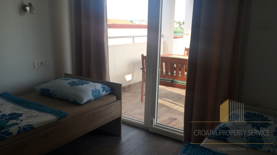 Moderne Apartmentvilla mit Pool in Rogoznica!