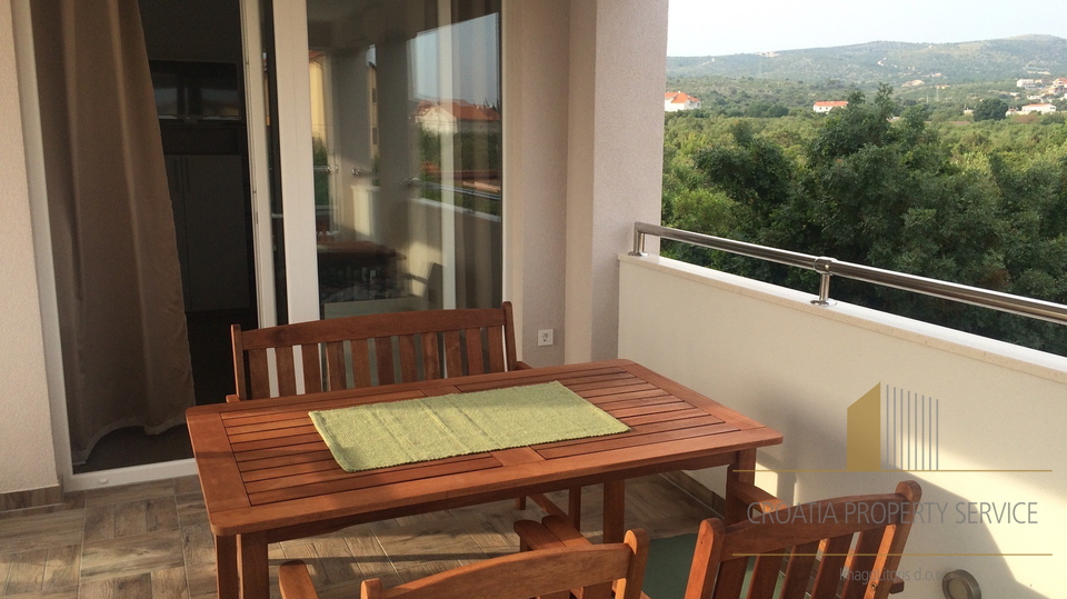 Moderne Apartmentvilla mit Pool in Rogoznica!