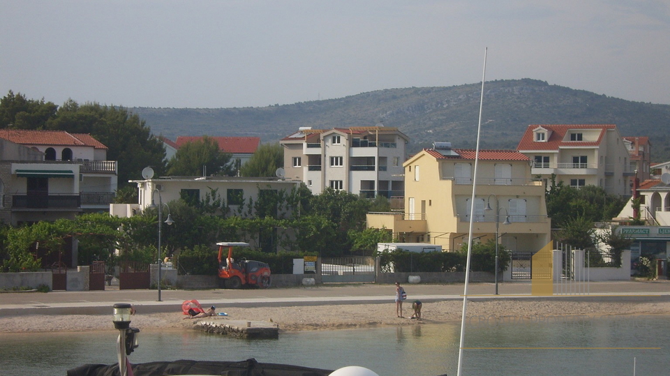 Apartment-Villa mit offenem Meerblick und Marina Frapa in Rogoznica!