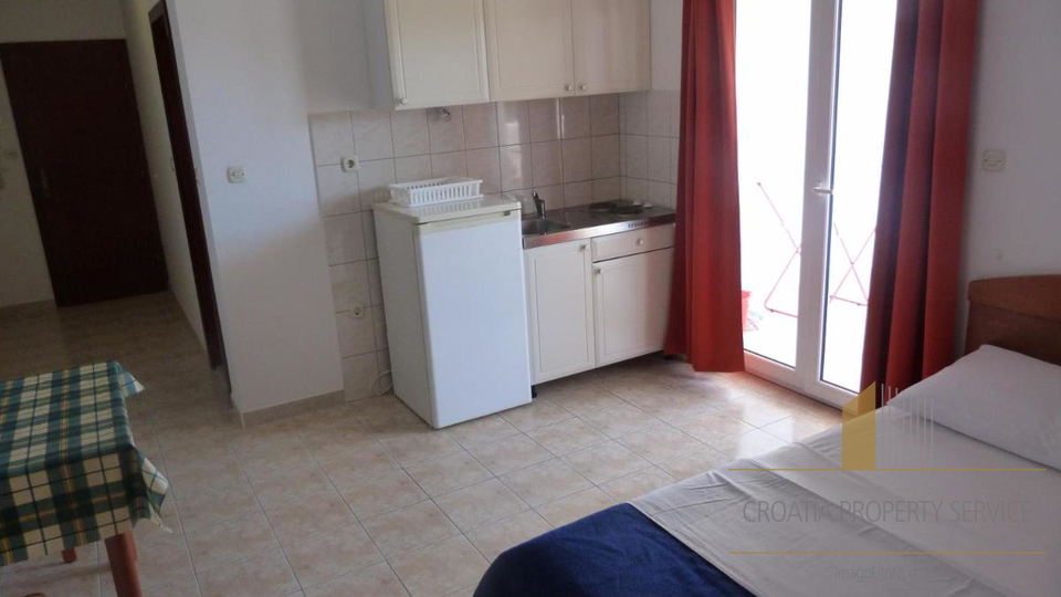 Apartment house in a great location second row from the sea near Rogoznica!