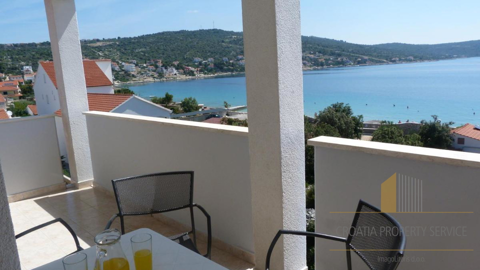 Apartment house in a great location second row from the sea near Rogoznica!