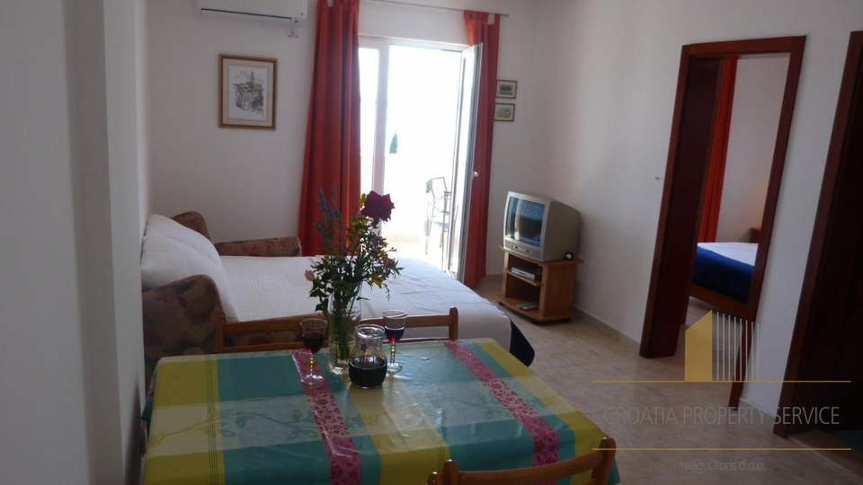 Apartment house in a great location second row from the sea near Rogoznica!