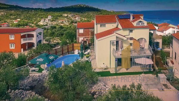 Apartment house with sea view - Rogoznica!