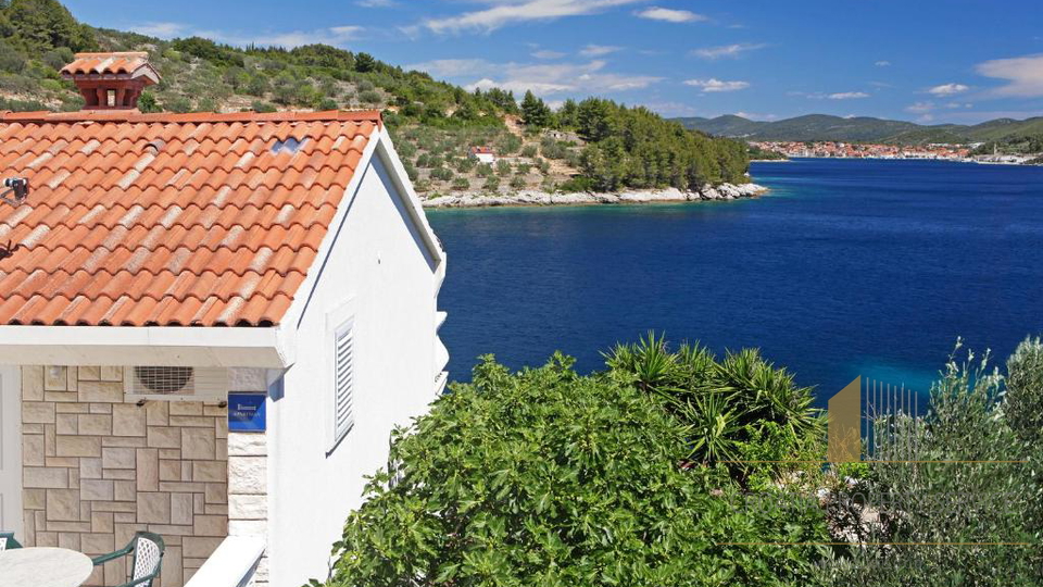 Wunderschöne Apartmentvilla in erster Meereslinie auf der Insel Korčula!