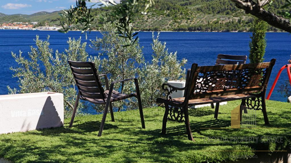 Wunderschöne Apartmentvilla in erster Meereslinie auf der Insel Korčula!