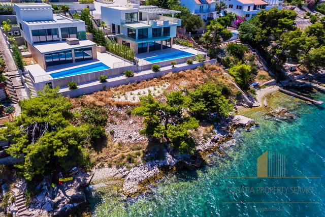 Neue Luxusvilla in Toplage, erste Reihe am Meer – die Insel Čiovo!