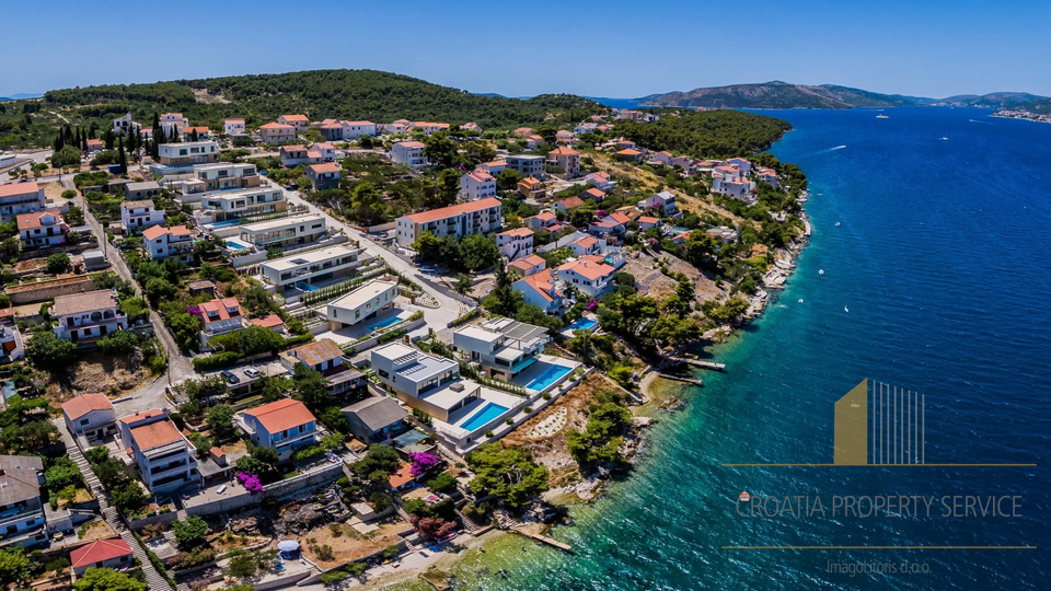 Neue Luxusvilla in Toplage, erste Reihe am Meer – die Insel Čiovo!