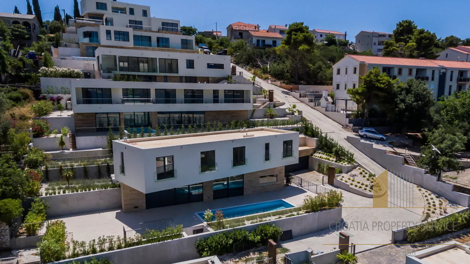 Neue Luxusvilla in zweiter Reihe am Meer auf der Insel Čiovo!