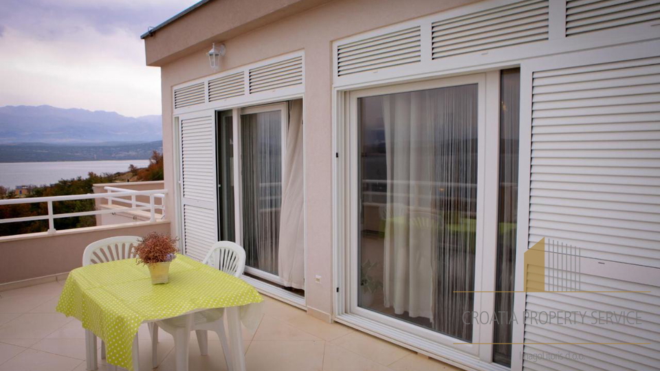 Apartment villa with a beautiful view, 50m from the sea near Zadar!