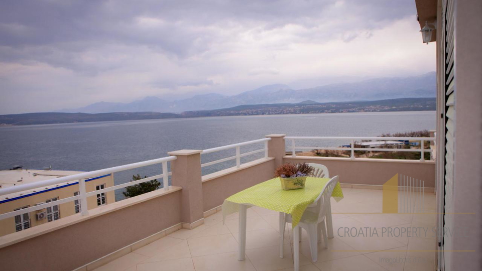 Apartment villa with a beautiful view, 50m from the sea near Zadar!