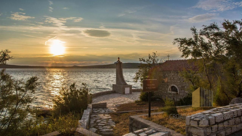 Apartmentvilla mit schöner Aussicht, 50 m vom Meer entfernt in der Nähe von Zadar!