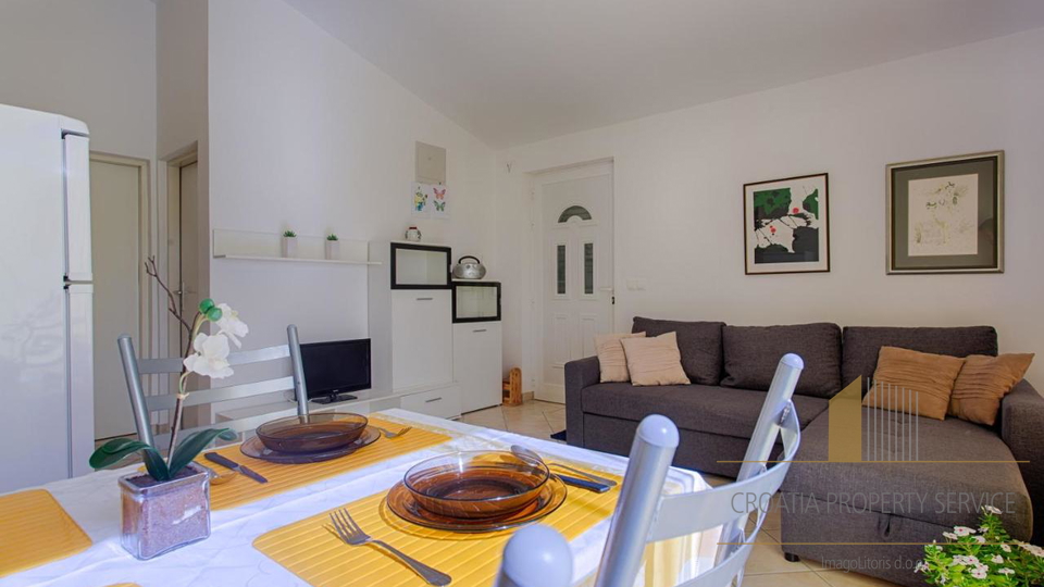 Apartmentvilla mit schöner Aussicht, 50 m vom Meer entfernt in der Nähe von Zadar!