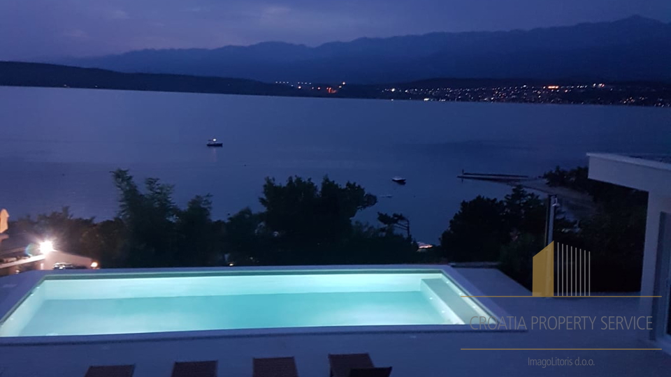 Apartmentvilla mit schöner Aussicht, 50 m vom Meer entfernt in der Nähe von Zadar!