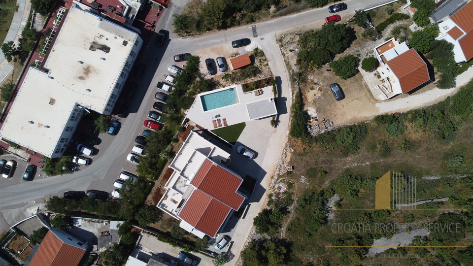 Apartment villa with a beautiful view, 50m from the sea near Zadar!