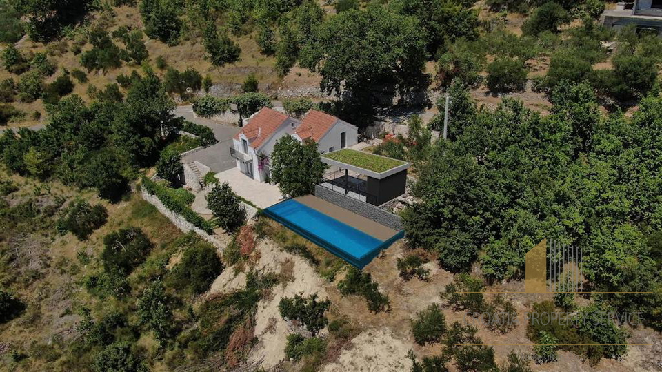 Haus in einzigartiger Lage mit wunderschönem Blick auf das Meer und die Inseln rund um Split!