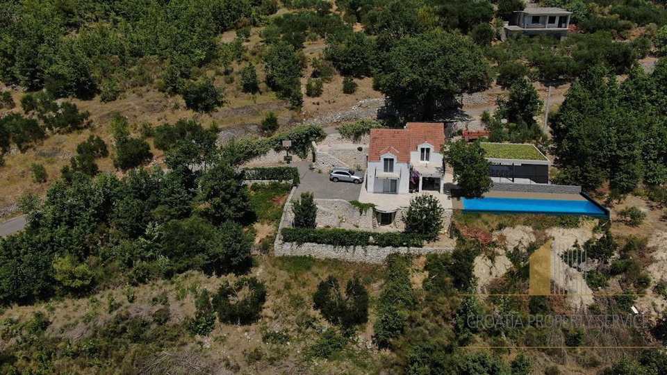 Haus in einzigartiger Lage mit wunderschönem Blick auf das Meer und die Inseln rund um Split!