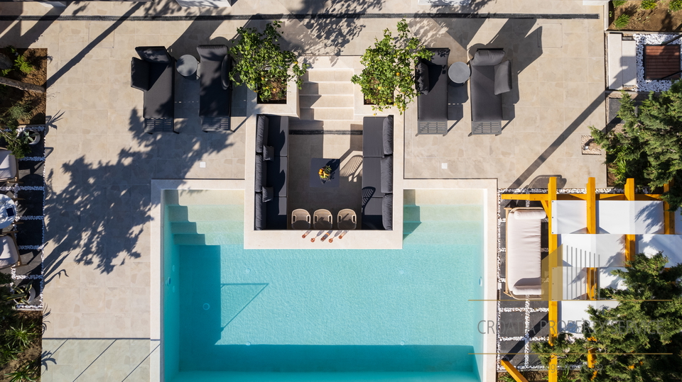 Luxusvilla im zweiten Reihen zum Meer mit offenem Blick in der Umgebung von Zadar!