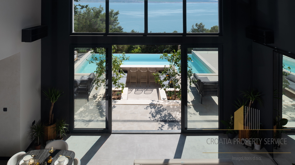 Luxury Villa second row to the sea with an open view in the vicinity of Zadar!