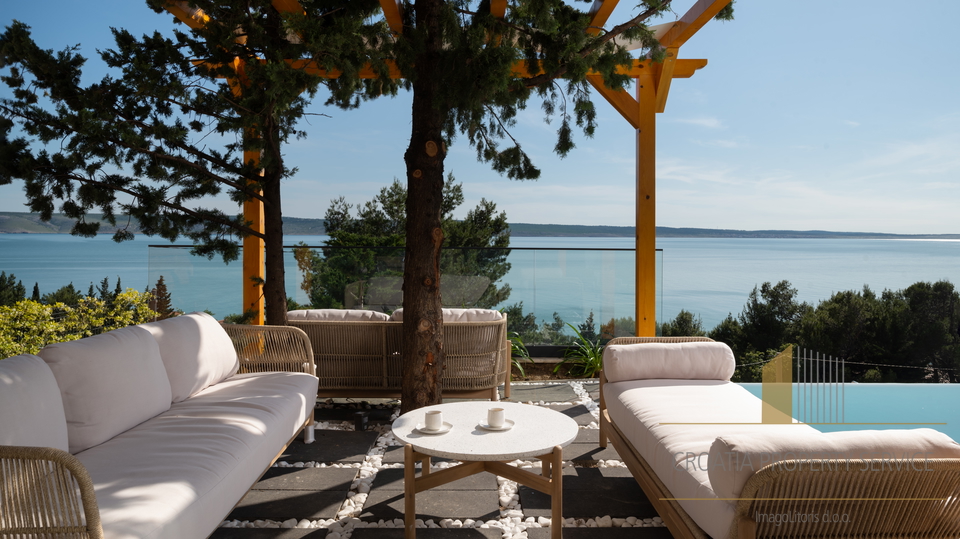 Luxury Villa second row to the sea with an open view in the vicinity of Zadar!