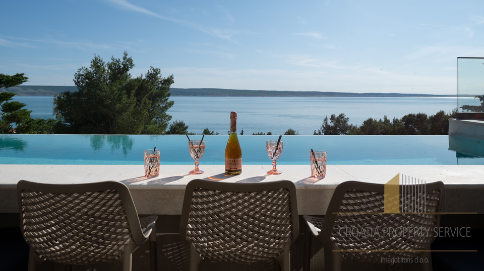 Luxusvilla im zweiten Reihen zum Meer mit offenem Blick in der Umgebung von Zadar!