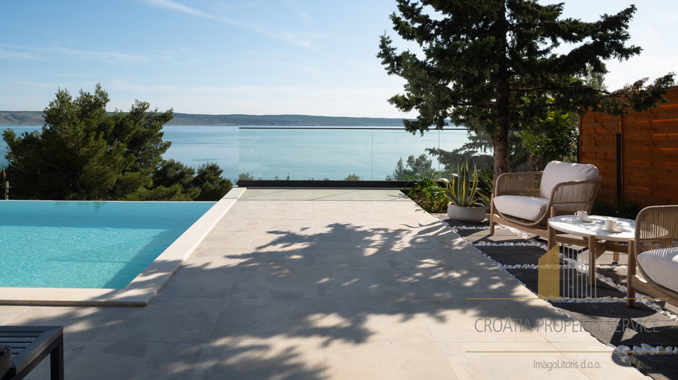 Luxusvilla im zweiten Reihen zum Meer mit offenem Blick in der Umgebung von Zadar!