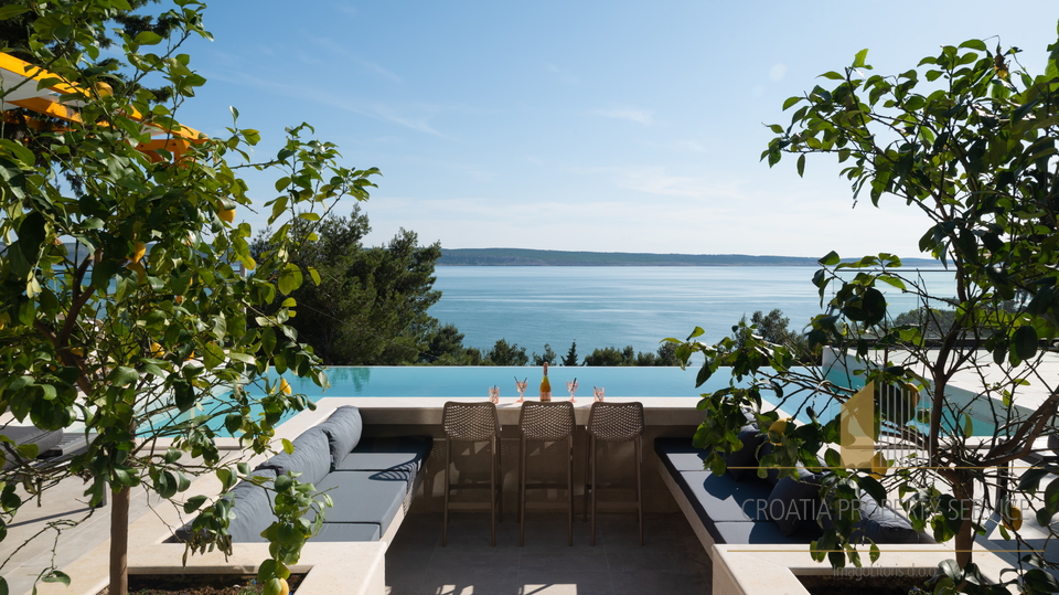 Luxusvilla im zweiten Reihen zum Meer mit offenem Blick in der Umgebung von Zadar!