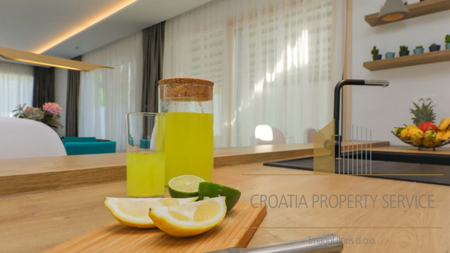 Luksuzna villa na top lokaciji 140 m od plaže u Supetru na otoku Braču!